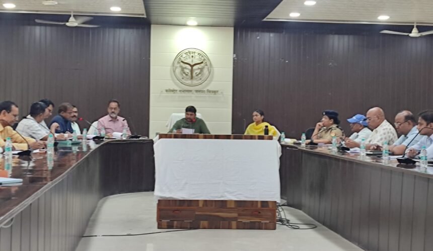 Chitrakoot News: डीएम चित्रकूट की अध्यक्षता में बाढ़ नियंत्रण के संबंध में स्टेयरिंग कमेटी की बैठक संपन्न हुई