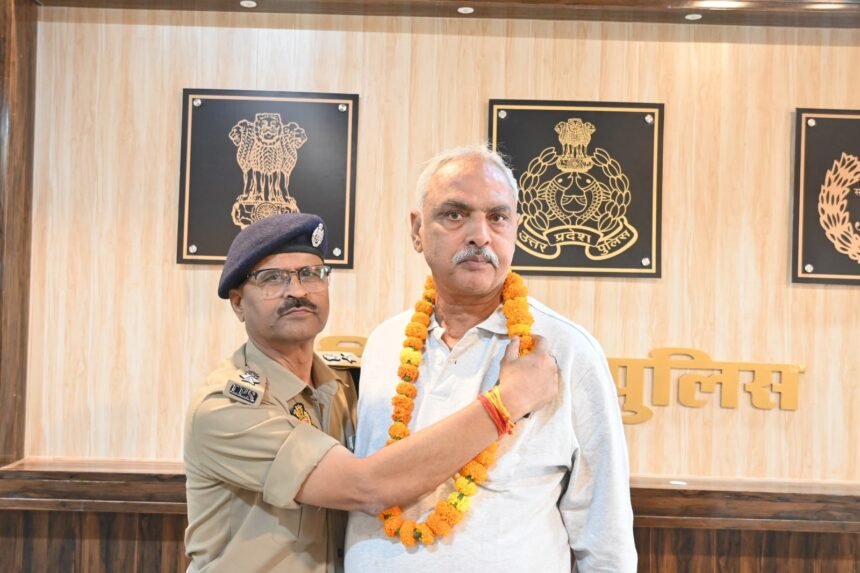 UP Police: पुलिस विभाग में अधिवर्षता आयु पूर्ण करने वाले उपनिरीक्षक को दी विदाई 1 UP Police: पुलिस विभाग में अधिवर्षता आयु पूर्ण करने वाले उपनिरीक्षक को दी विदाई