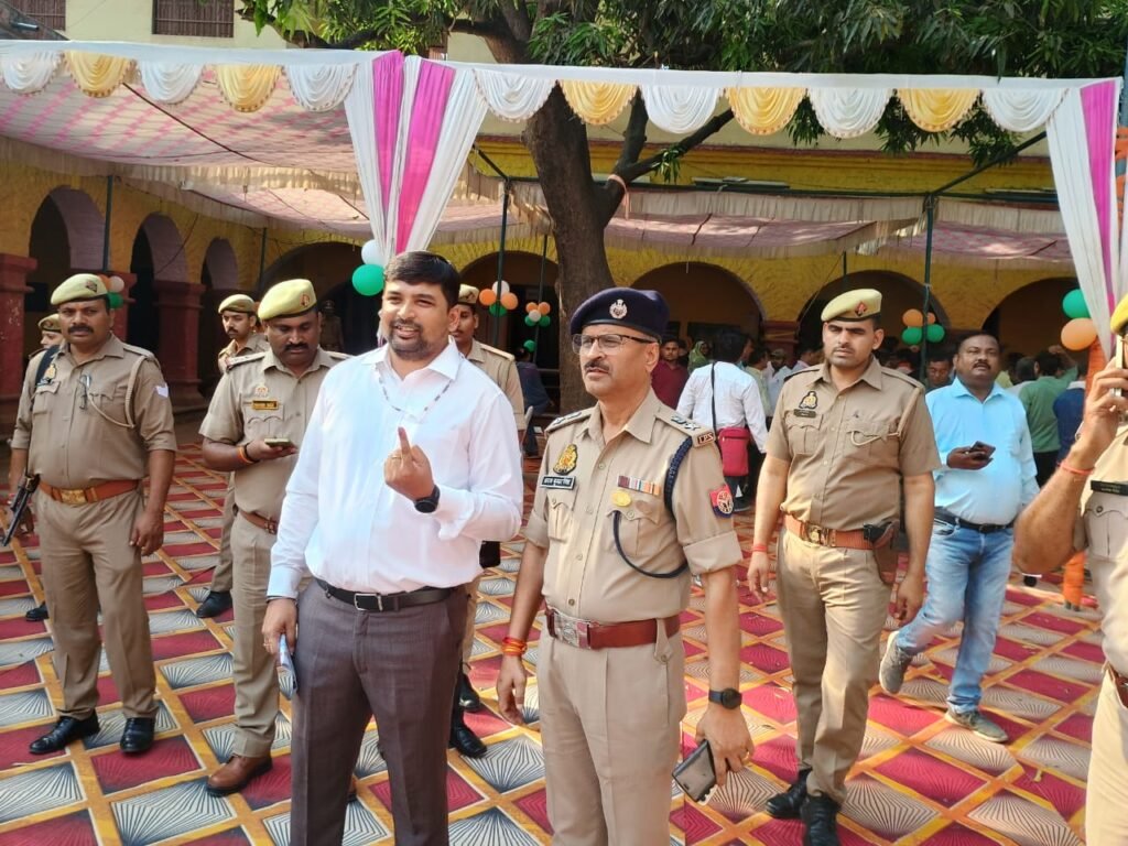 डीएम,एसपी Chitrakoot के सानिध्य में 20 मई को पूरे जिले में शांतिपूर्ण हुआ 60% मतदान 1 Chitrakoot