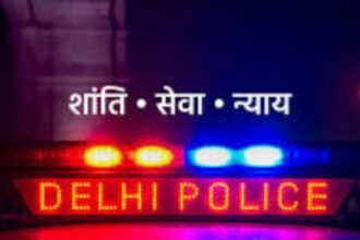 Delhi: हेड कांस्टेबल पत्नी की कार में आग लगाने के आरोप में गिरफ्तार 8 delhi