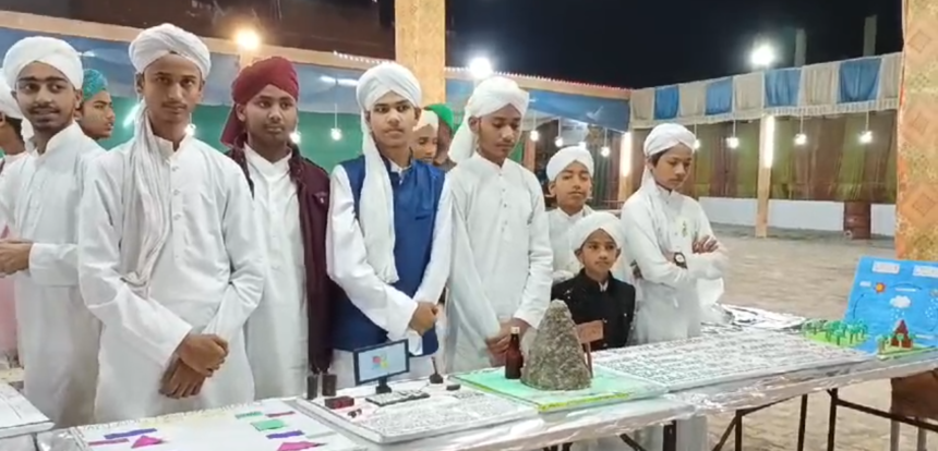 Jhansi UP : झांसी में दावते इस्लामी इंडिया का भव्य शैक्षिक कार्यक्रम | बच्चों की दस्तारबंदी 1 Screenshot 2025 02 13 180053