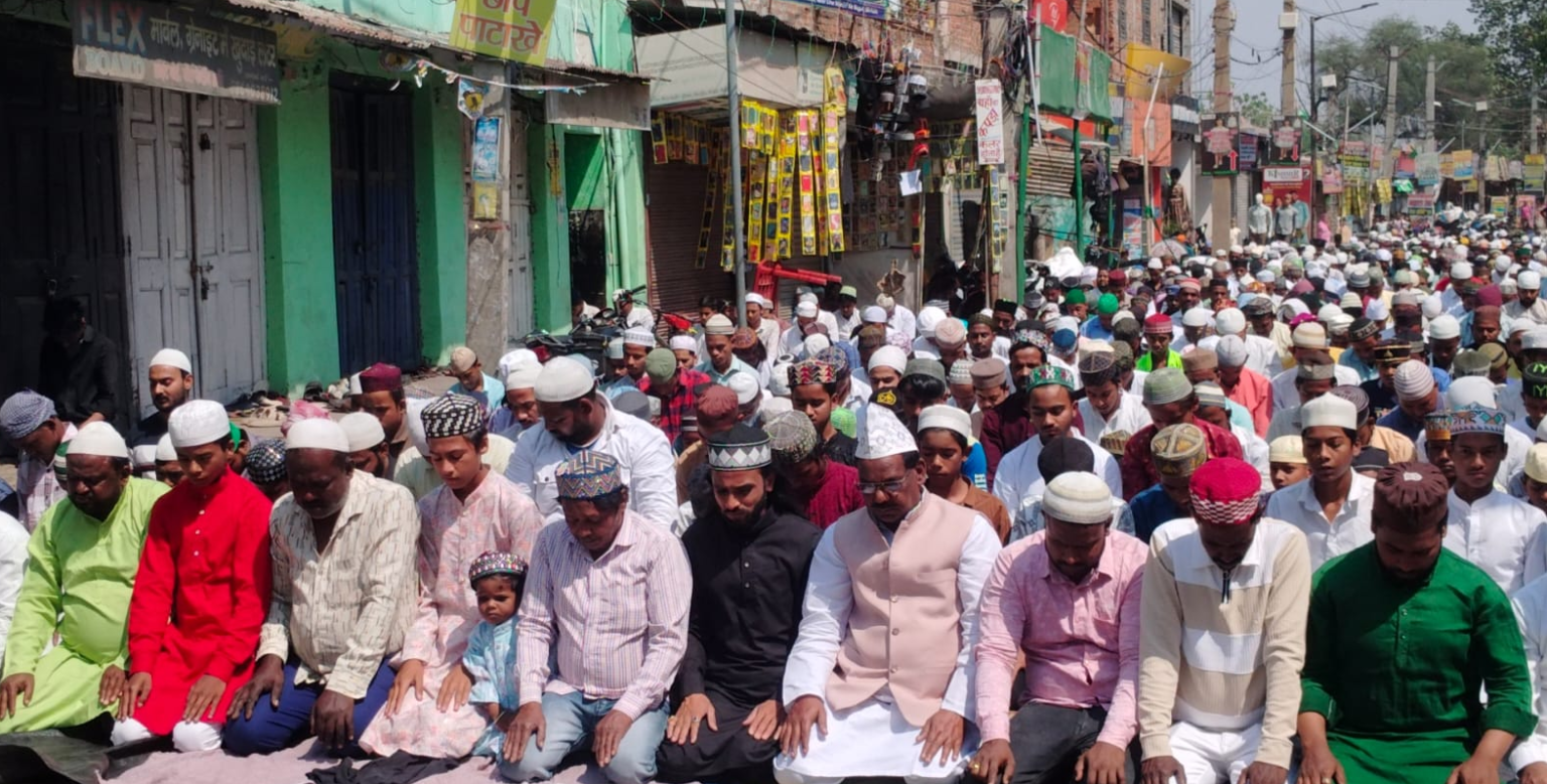 अयोध्या में ईद मिलन समारोह, प्रेम और सौहार्द्र की अनूठी मिसाल!