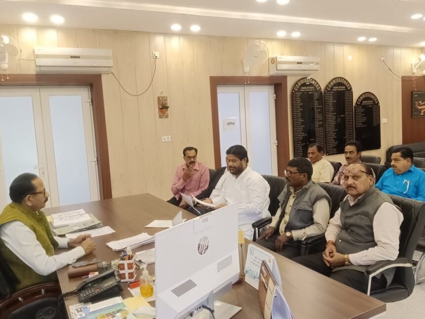 Jhansi UP | कचरा संकट गहराया, सॉलिड वेस्ट मैनेजमेंट कानून का खुला उल्लंघन | Waste Management 1 WhatsApp Image 2025 03 05 at 5.46.43 PM