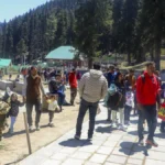 Pahalgam Attack 2025: कश्मीर में आतंक का साया, 48 पर्यटन स्थल हुए बंद