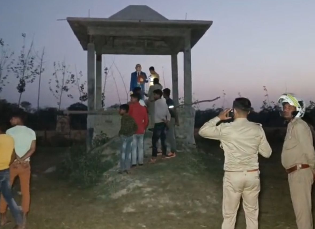 भीमराव अंबेडकर प्रतिमा खंडित