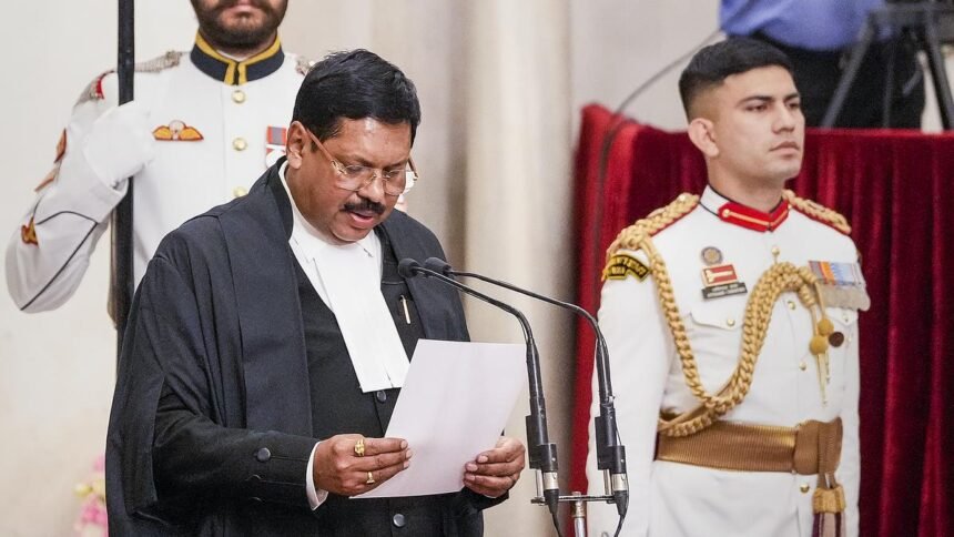 CJI Oath Ceremony Live 2025: जस्टिस भूषण राम कृष्ण गवई होंगे देश के 52 वें मुख्य न्यायाधीश, राष्ट्रपति द्रौपदी मुर्मू ने दिलाई शपथ