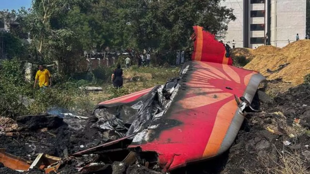 Air India Plane Crash 2025 : अहमदाबाद में हुआ क्रैश, 270 यात्रियों की मौत। जाँच में सुरक्षा एजेंसी