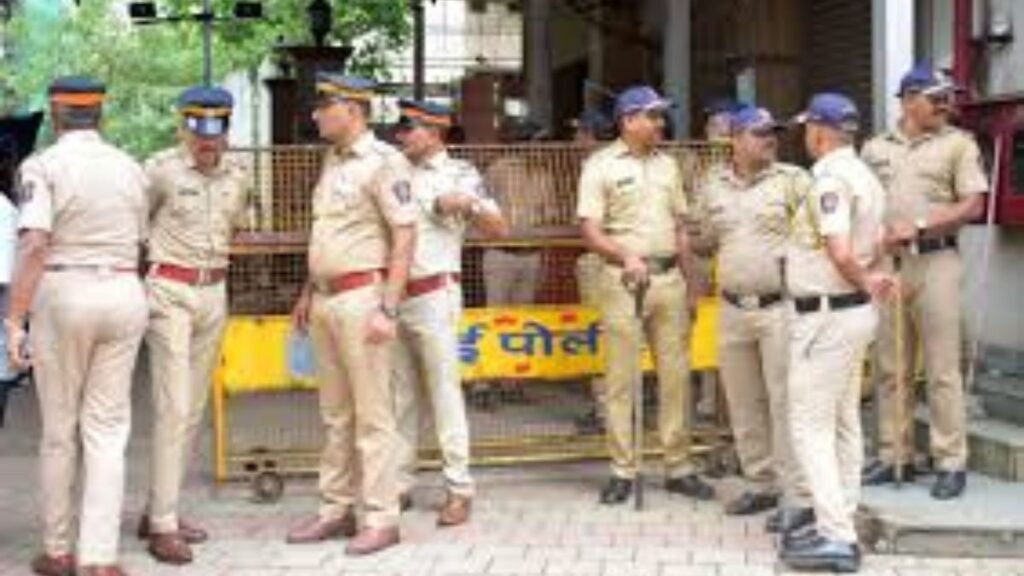 इरफान खानजी" का भंडाफोड़: बिछड़े प्रेमियों को जोड़ने के नाम पर 16 लाख रुपये की ठगी, दो आरोपी गिरफ्तार 2 Mumbai Police
