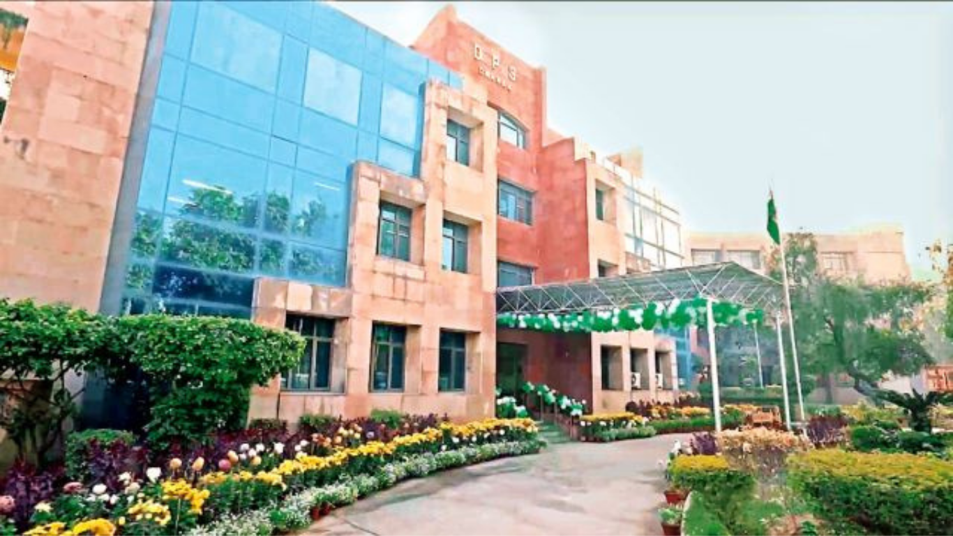 दिल्ली में स्कूलों को बम से उड़ाने की धमकी: एक बार फिर दहशत का माहौल 1 DPS Dwarka