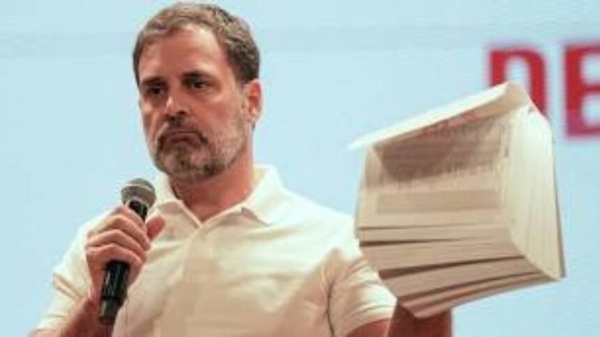 फर्जी वोटिंग का 'खेला': राहुल गांधी ने चुनाव आयोग पर लगाए गंभीर आरोप, पेश किए सबूत 1 चुनाव आयोग