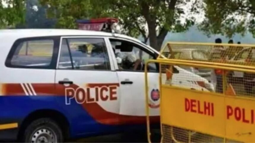 दिल्ली पुलिस का बड़ा अभियान: 820 कर्मियों की तैनाती, 58 जगहों पर छापेमारी, 6 गिरफ्तारियां 2 छापेमारी