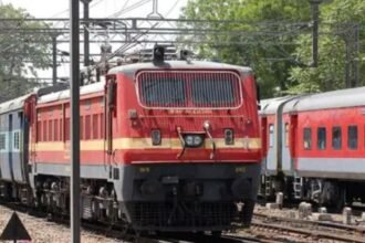Puja Special Trains 2025: नई दिल्ली-पटना ट्रेनों में 'नो रूम', वेटिंग लिस्ट में बढ़त 16 नई दिल्ली
