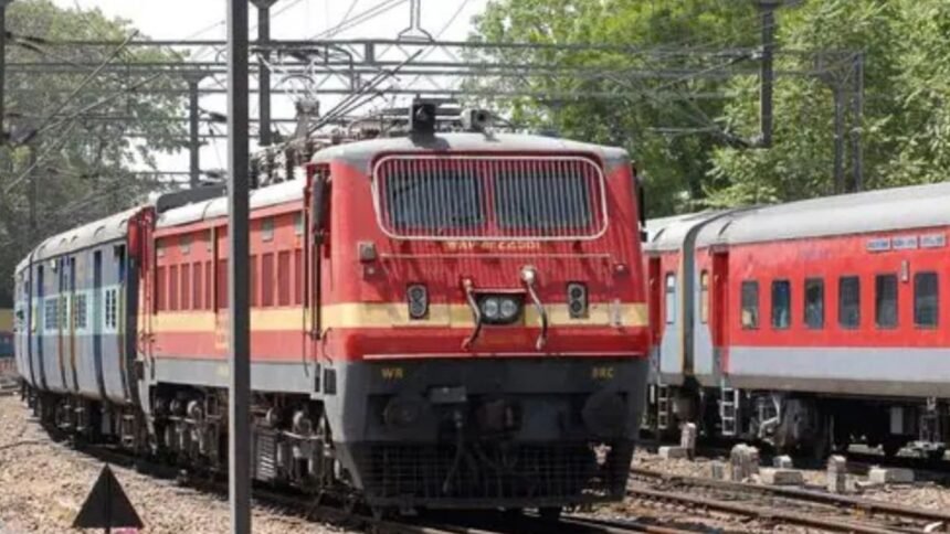 Puja Special Trains 2025: नई दिल्ली-पटना ट्रेनों में 'नो रूम', वेटिंग लिस्ट में बढ़त 2 नई दिल्ली