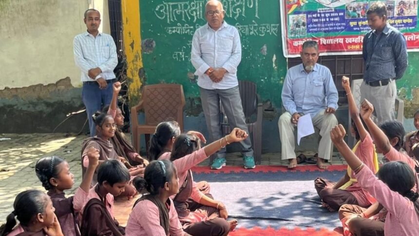 बेटियों-को-आत्मरक्षा-प्रशिक्षण