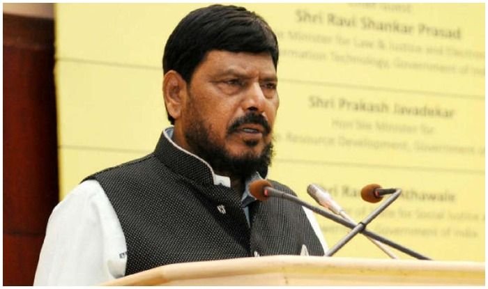 मुंबई विश्वविद्यालय में भदंत विमांसा पर हमले के विरोध में रामदास आठवले
