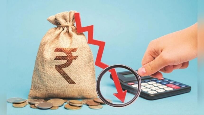 रुपये में गिरावट जारी