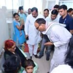 अस्पताल में मरीजों और तीमारदारों से अच्छा व्यवहार करने का उपमुख्यमंत्री ने दिया निर्देश 2 अस्पताल में मरीज