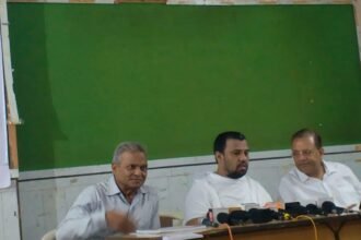 कबूतरों को बचाने मैदान में उतरे जैन संत, मनपा को चेतावनी: जल्द होगी धर्म सभा 16 कबूतरों को बचाने मैदान