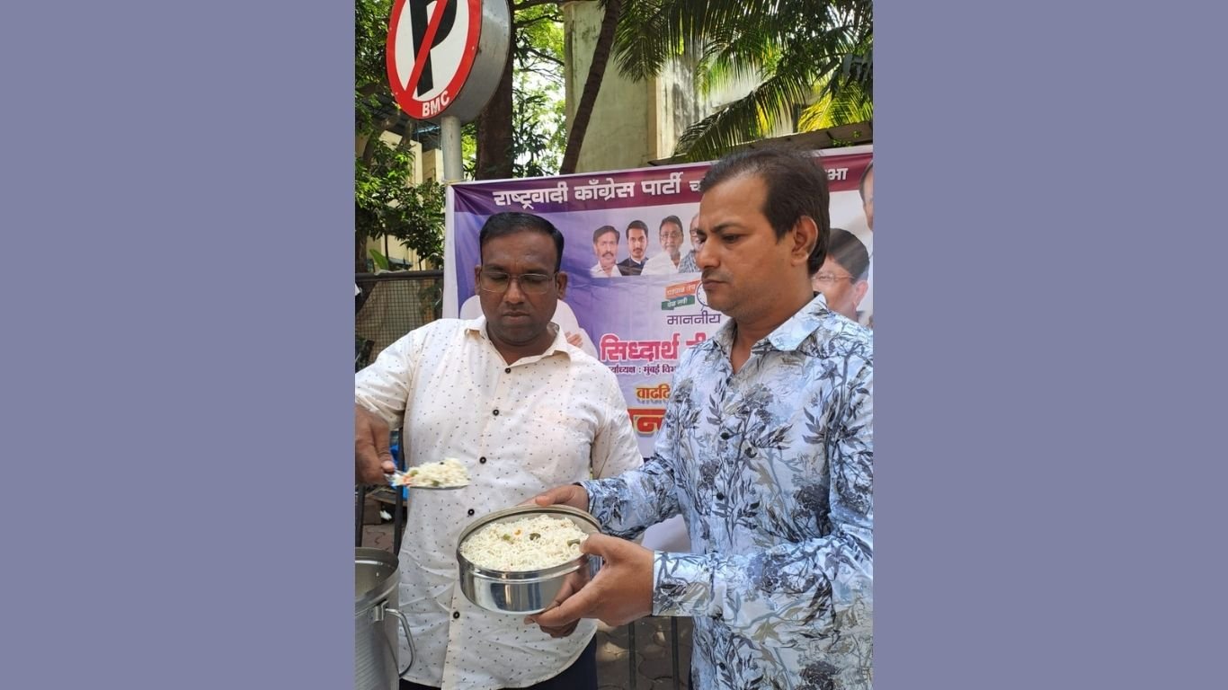 मुंबई के टाटा अस्पताल में कैंसर पीड़ितों को अन्नदान, राकांपा कार्याध्यक्ष सिद्धार्थ कांबले की पहल 1 कैंसर पीड़ितों को अन्नदान