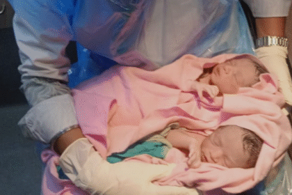 गर्भवती महिला ने एम्बुलेंस में जुड़वां बच्चों को जन्म दिया