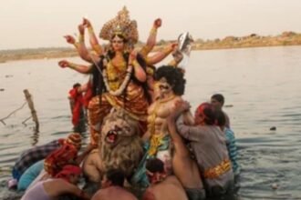 धूमधाम से विसर्जन