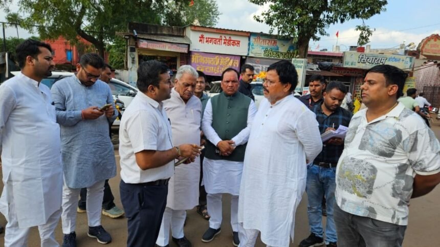 प्रभारी मंत्री